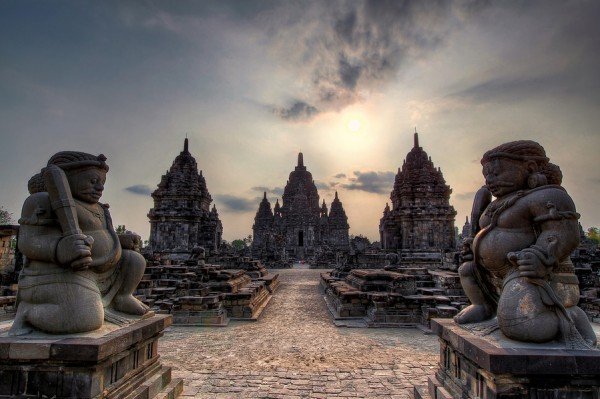 prambanan-pz-600x399 (65K)