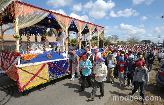 718-gYqFo.AuSt.11 (112K)