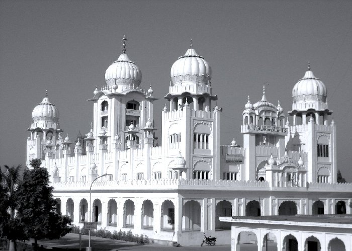 GurdwaraPatalPuriSahib (236K)