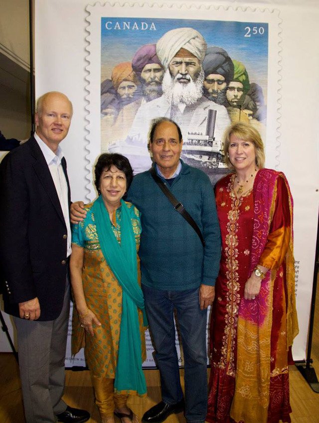 VisitorsPosing (181K)