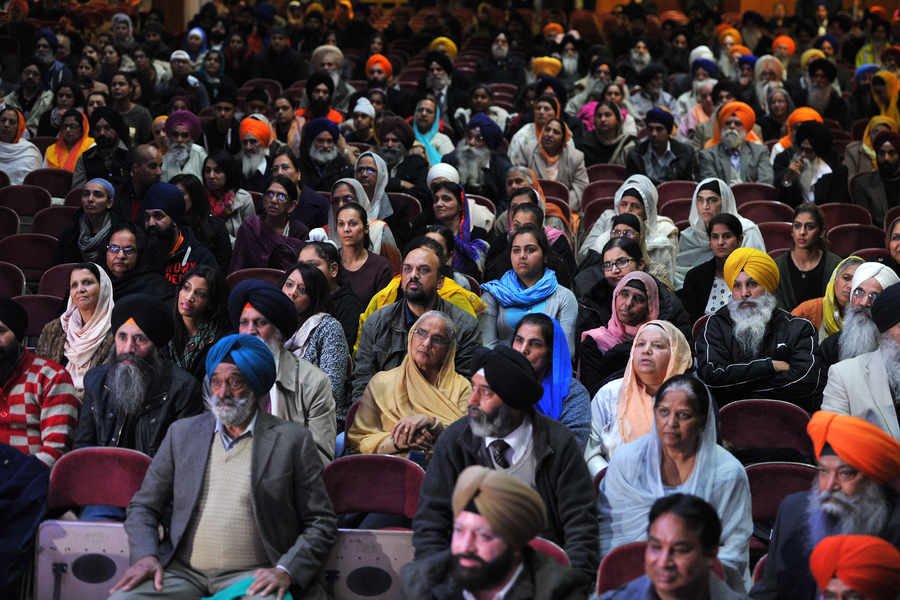 CrowdsAtSikhFed (83K)