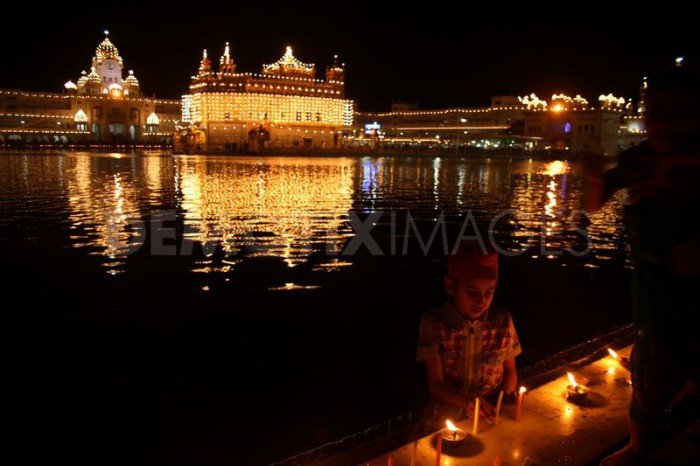 13343874231334387423-baisakhi-celebrations-underway-at-golden-temple--amritsar_1156060 (71K)