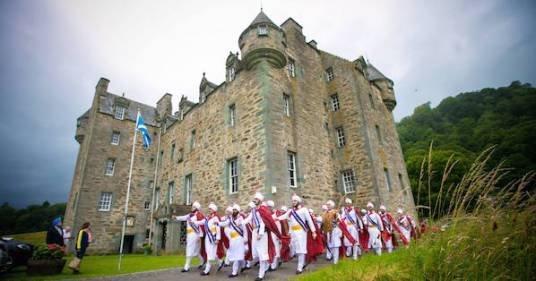 Dasmesh-scotland-castle-1508a2 (29K)