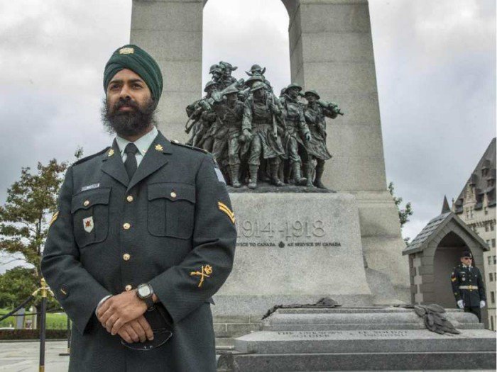 cpl-taj-aujla-the-first-sikh-soldier-to-take-part-in-the-n (85K)