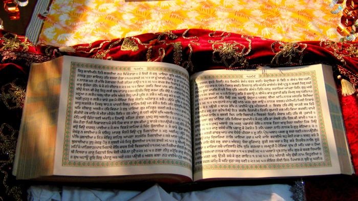 Guru-Granth-Sahib-Main-Article-1-www.sikhnet.com_ (82K)