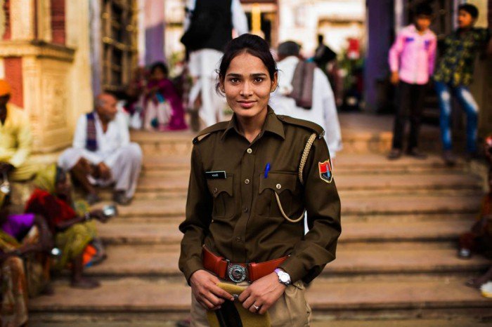 Policewoman (73K)