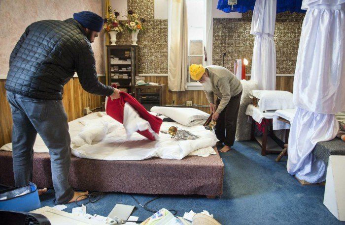 SRX_SIKH_TEMPLE_VANDALISM.JPG_t1140 (103K)