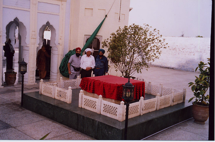 GuruNanakMausoleum (678K)