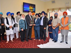 GGSF Chairman Inder Paul Singh Gadh honoring Rev Kaseman along with GGSF board members