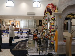 Singapore PM dons turban