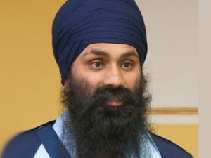jagmeetsingh detained at airport for carrying kirpan