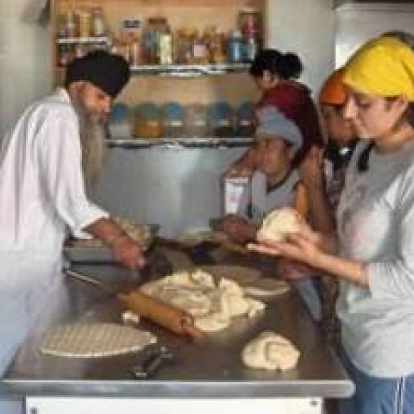 Sikhs to welcome Olympic Torch with Roti Roll Langar in UK | SikhNet