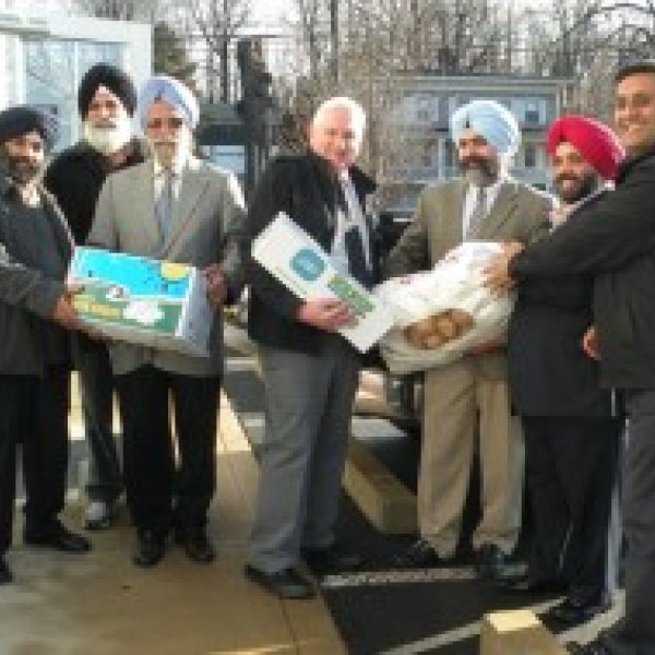 Sikhs follow religion’s principles to feed Southington’s hungry