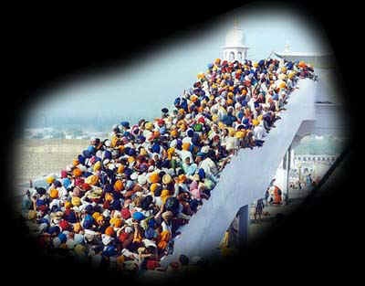 The intense crowd of Sikhs trying to get up the stairs into Keshghar Sahib on Baisakhi day - Photo by Guru Jaswant Kaur