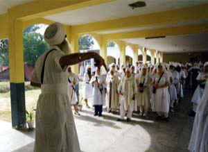 Guru Dhan Singh instructing the yatris
