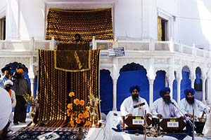 Bhai Nirmal Singh & Party playing kirtan at Siri Keshghar Sahib