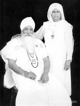 Siri Singh Sahib and Bibi Inderjit Kaur-1994