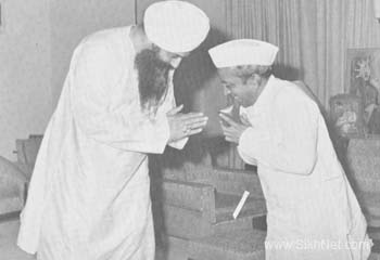 The Siri Singh Sahib and Vice President Shri B D Ratti