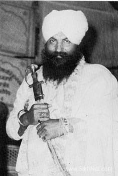 The Siri Singh Sahib holding a Siri Sahib