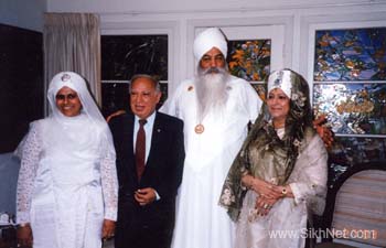 The Siri Singh Sahib with Mr. and Mrs. Hari Harilela - Hong Kong - 1990
