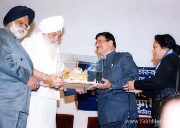 The Siri Singh Sahib with Punjab Education Minister - 2000