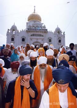 The Siri Singh Sahib with the Sikh Dharma Yatra
