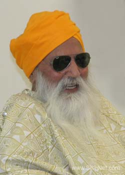 Yogi Bhajan 1- April 2004