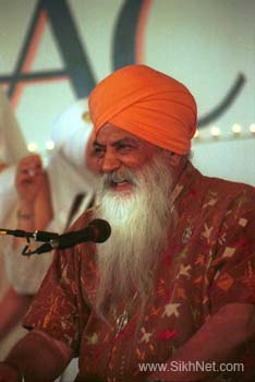 Yogi Bhajan Smiling 2