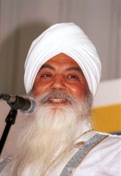 Yogi Bhajan Smiling 3