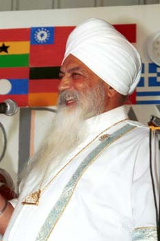 Yogi Bhajan Smiling 5